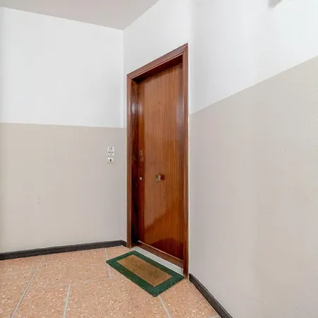 Guesthost - Vega Flat Apartment